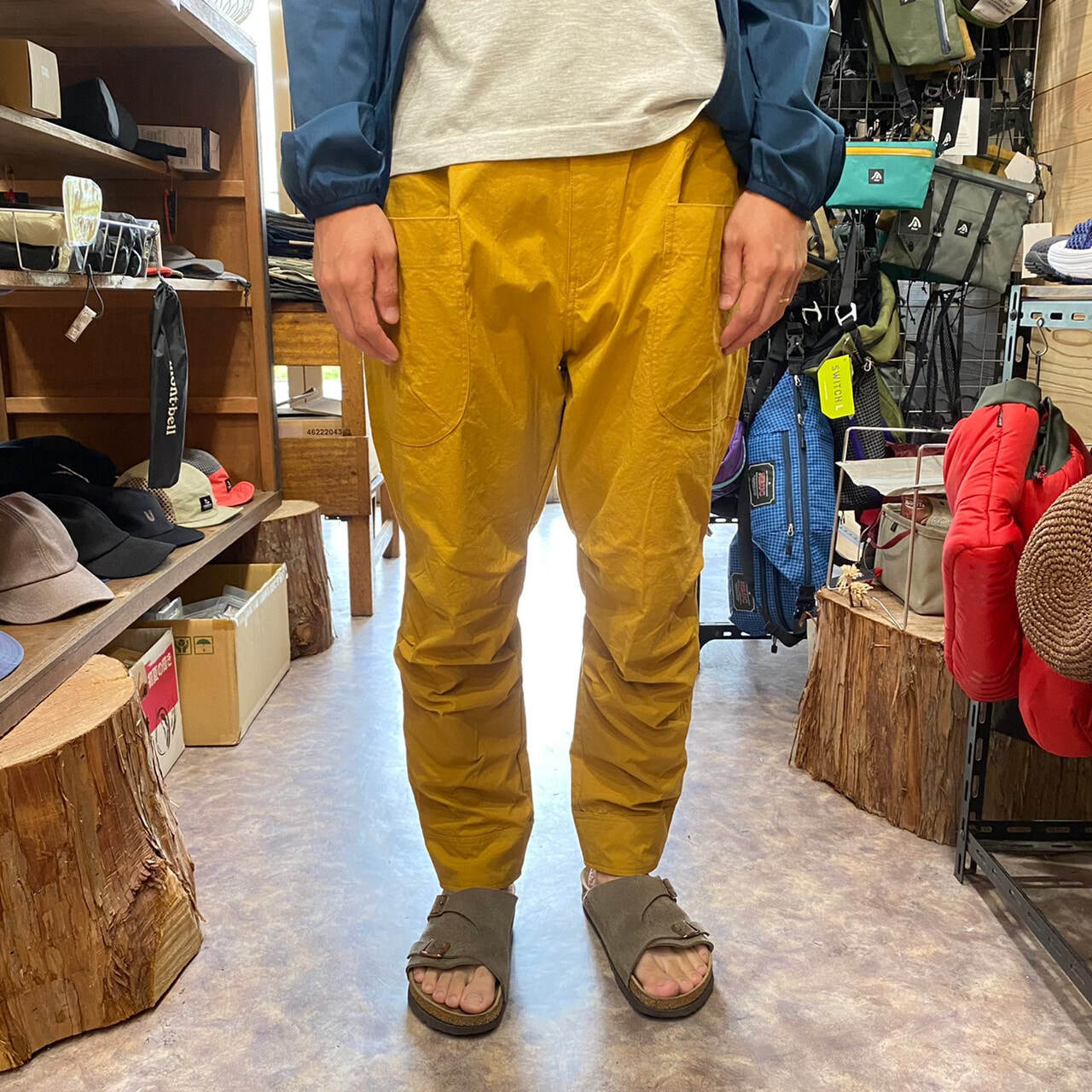 AXESQUIN E ELEMENTSヴィンテージナイロンのパンツ